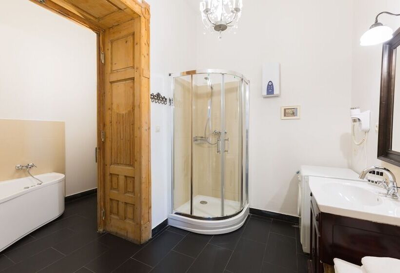 شقة 4 غرف, Antique Apartments Plac Szczepański