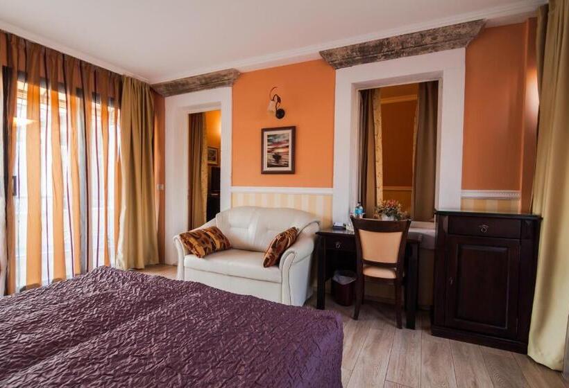 家庭间, Boutique Hotel Villa Pattiera