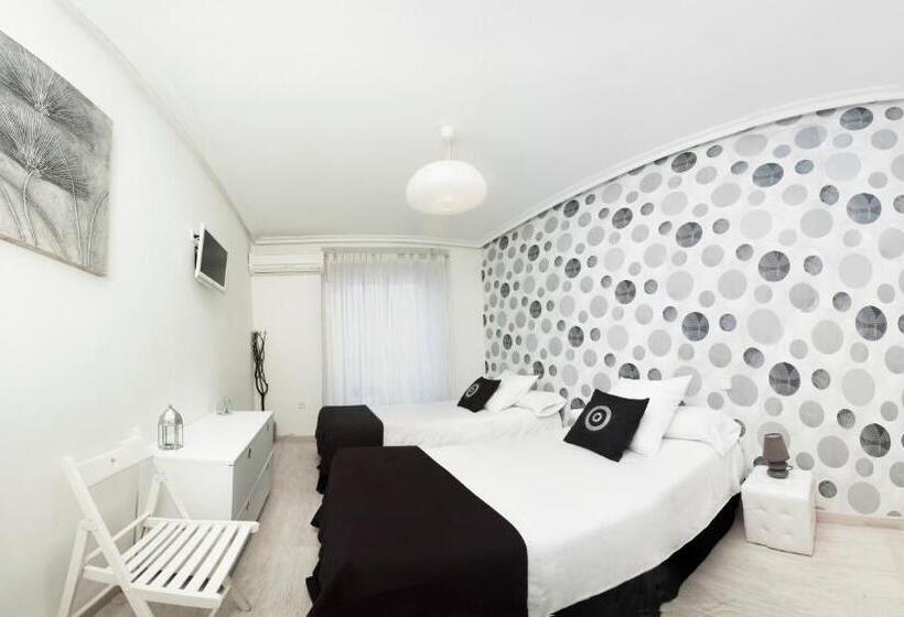 اتاق خانوادگی, Hostal Gala Madrid