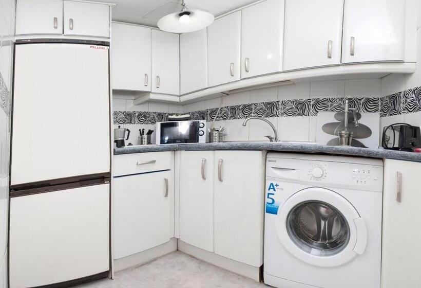 اتاق خانوادگی, Hostal Gala Madrid