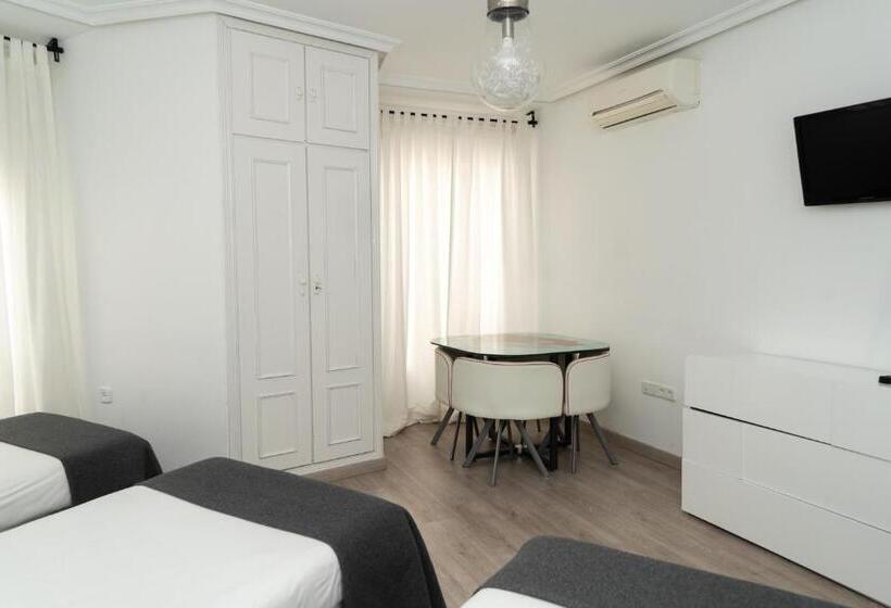 اتاق خانوادگی, Hostal Gala Madrid