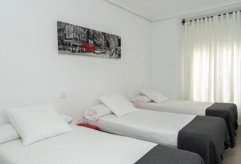 اتاق خانوادگی, Hostal Gala Madrid