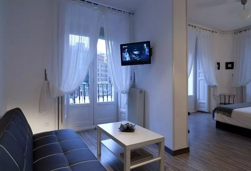 سوییت, Hostal Gala Madrid