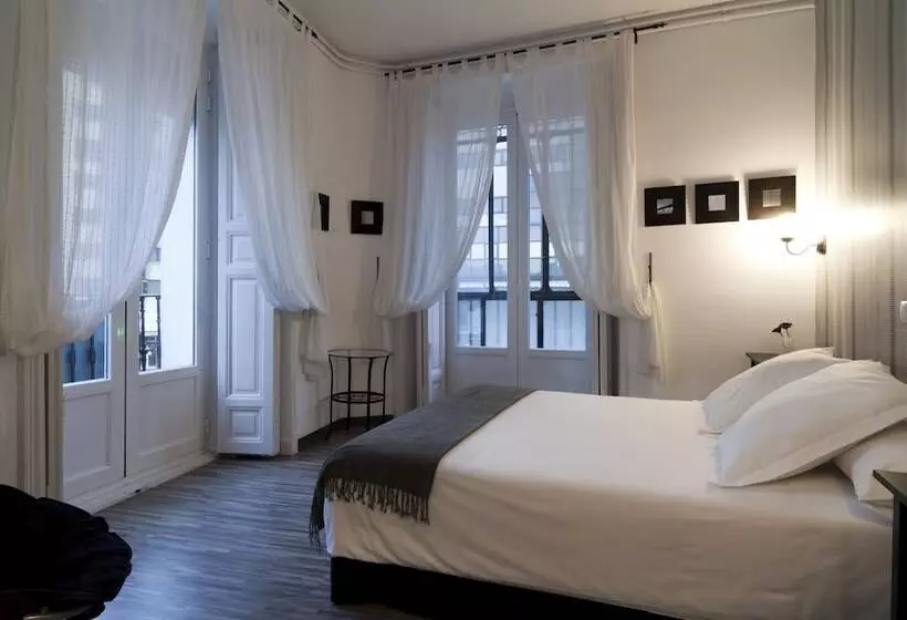 سوییت, Hostal Gala Madrid