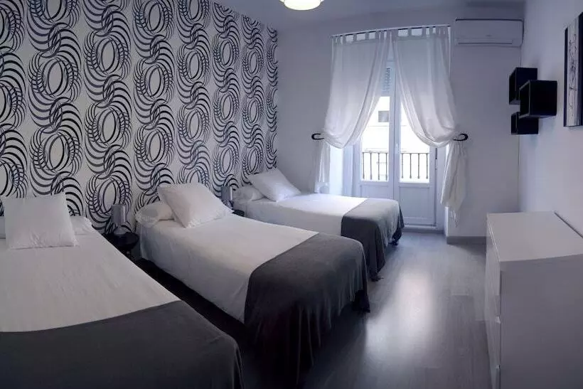 اتاق خانوادگی, Hostal Gala Madrid