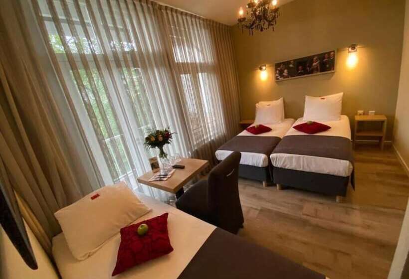 اتاق استاندارد سه تخته با بالکن, Alp