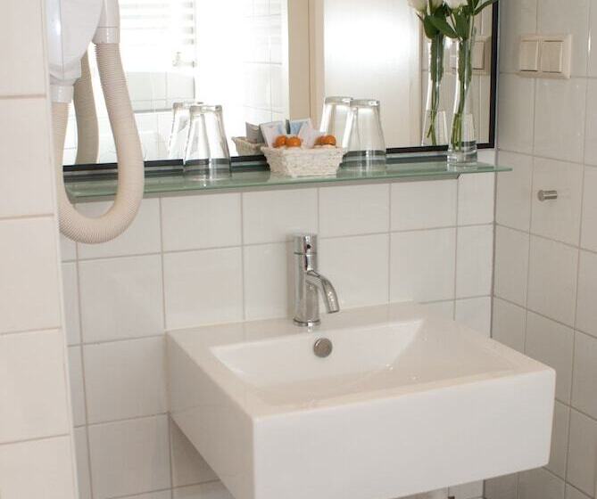 اتاق ساده با بالکن, Alp