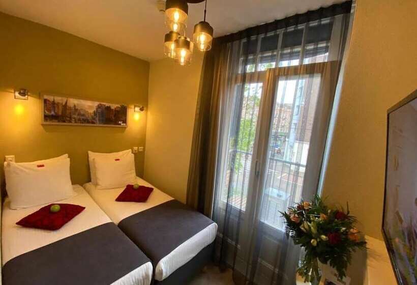 اتاق ساده با بالکن, Alp