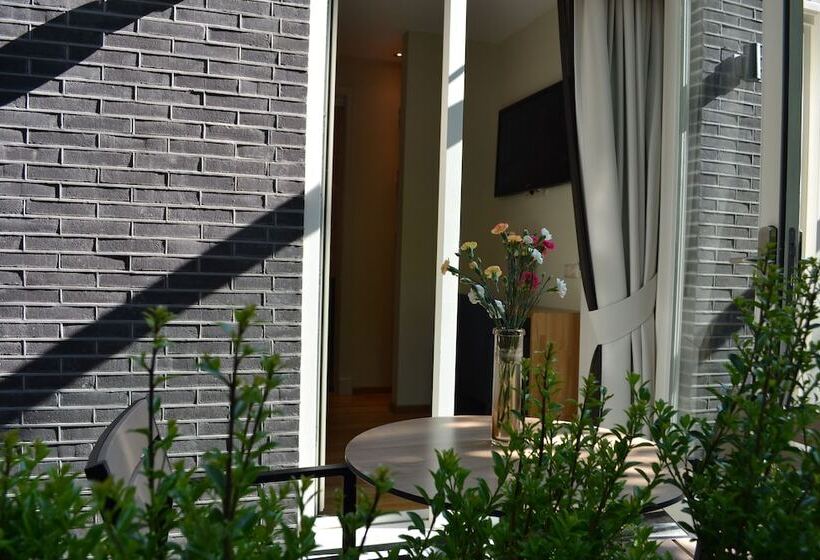 اتاق استاندارد با چشم‌انداز باغ, Alp