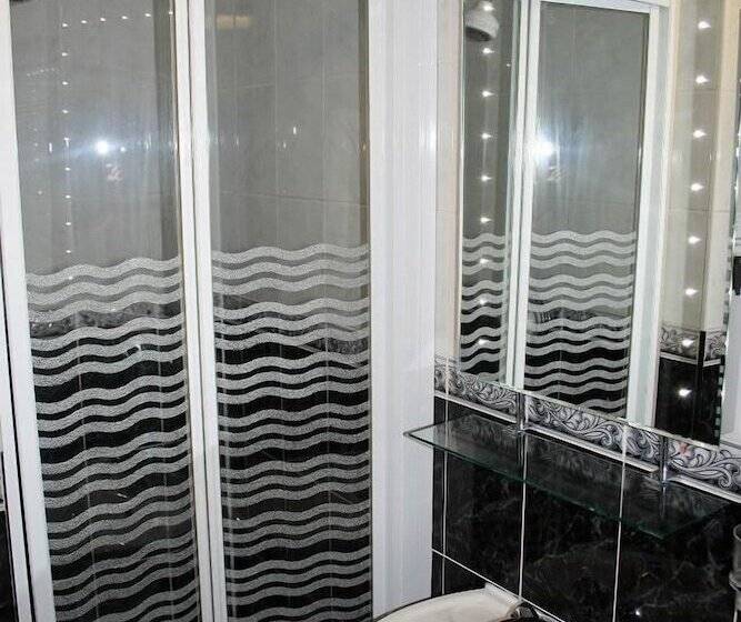 Quarto Estandar Individual, Avon