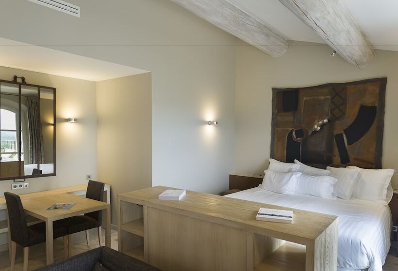 جناح جونيور, Coquillade Provence