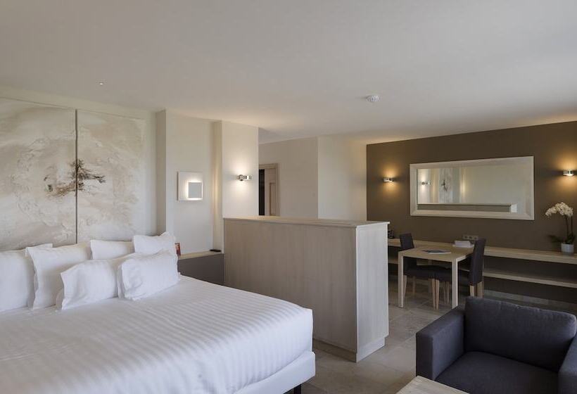 جناح جونيور, Coquillade Provence