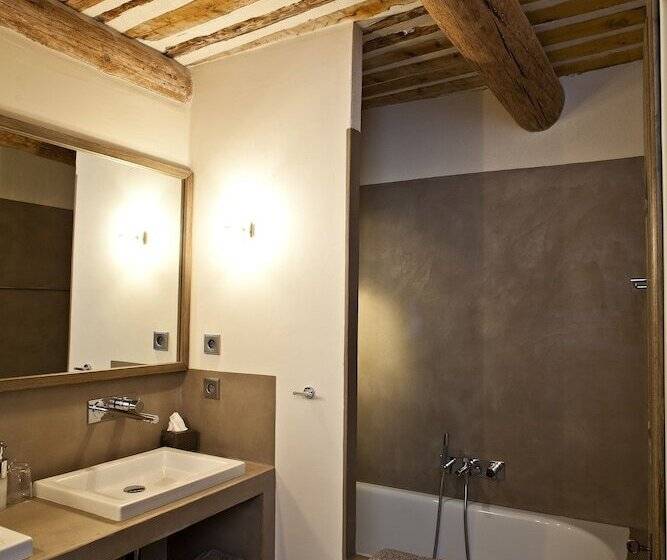 غرفة قياسية, Coquillade Provence