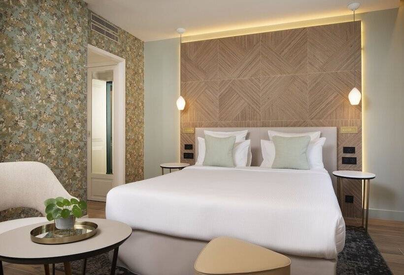 اتاق لوکس, Des Champs Elysees