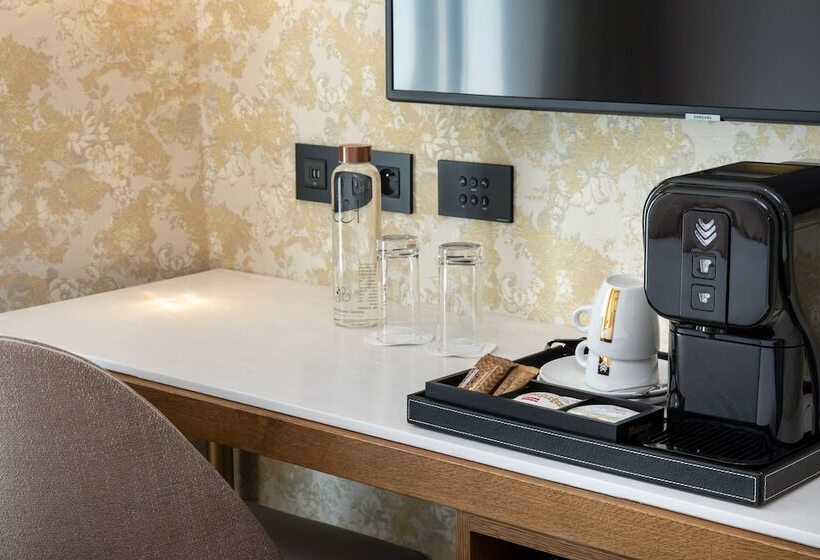 اتاق سوپریور, Des Champs Elysees