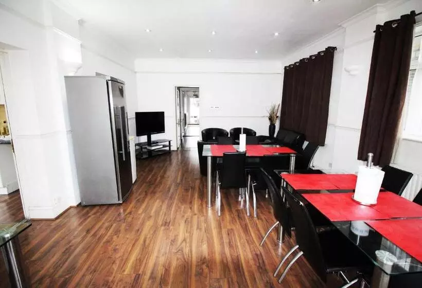 Perhehuone, Flexistay Norbury Apart
