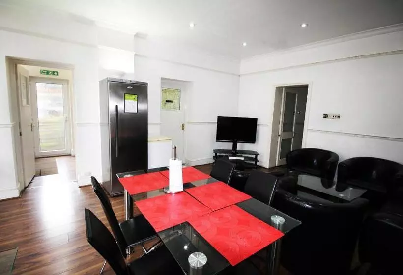 Standard-huone Jaettu Kylpyhuone, Flexistay Norbury Apart