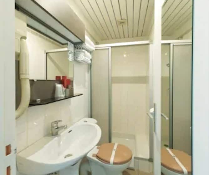 スタンダードルーム, Home Latin