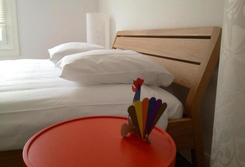 סוויטה משפחתית, De La Pinède