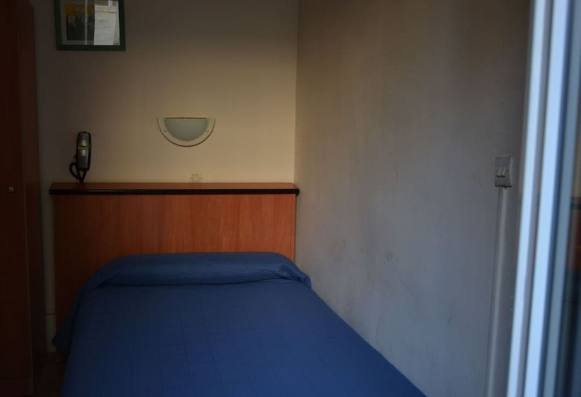 اتاق استاندارد یک تخته با سرویس بهداشتی مشترک, Hôtel Montpellier