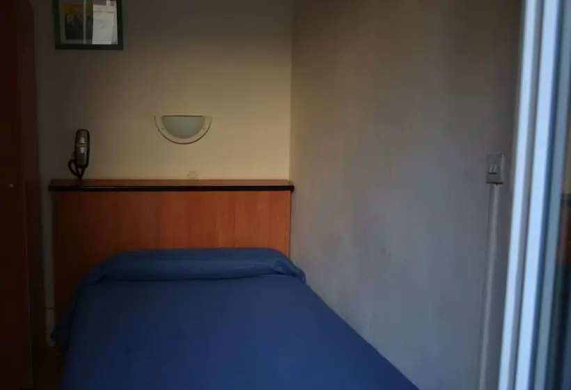 اتاق استاندارد یک تخته با سرویس بهداشتی مشترک, Hôtel Montpellier
