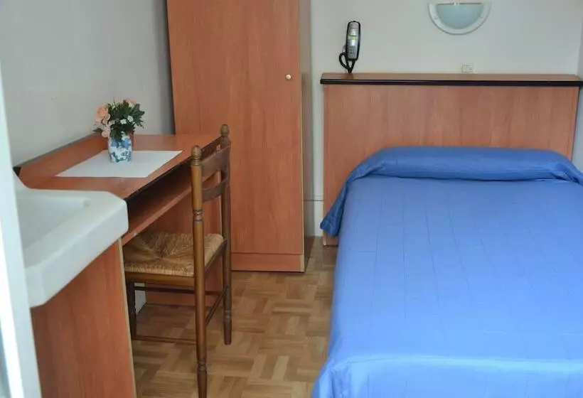 اتاق استاندارد یک تخته با سرویس بهداشتی مشترک, Hôtel Montpellier