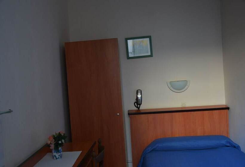 اتاق استاندارد یک تخته با سرویس بهداشتی مشترک, Hôtel Montpellier