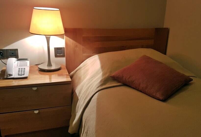 标准单人间, Indijan