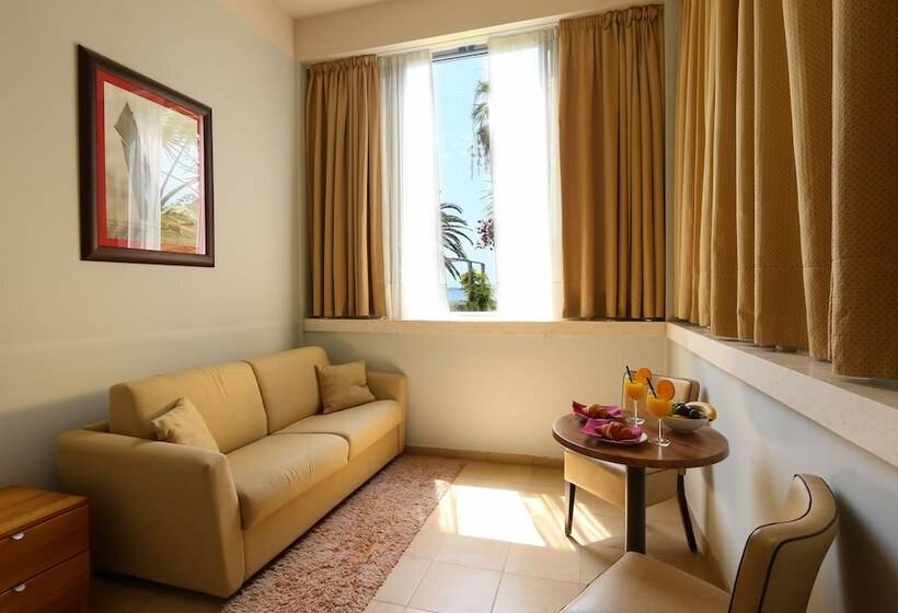 スタンダードルーム, Indijan