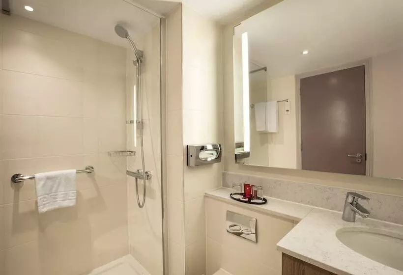 اتاق استاندارد, Leonardo  London Heathrow Airport