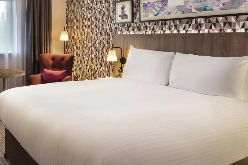 اتاق اجرایی با تخت بزرگ, Leonardo  London Heathrow Airport