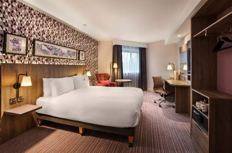 اتاق استاندارد با تخت بزرگ, Leonardo  London Heathrow Airport