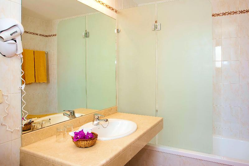 Номер Стандарт Трехместный, Leonardo  London Heathrow Airport