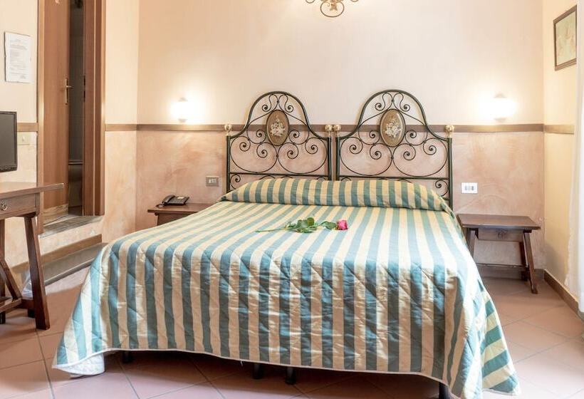 اتاق استاندارد, Monica