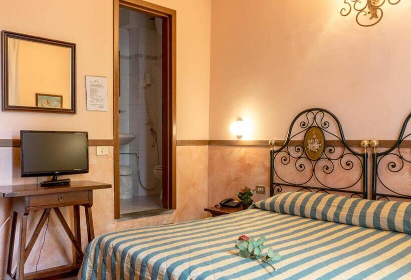 اتاق استاندارد, Monica