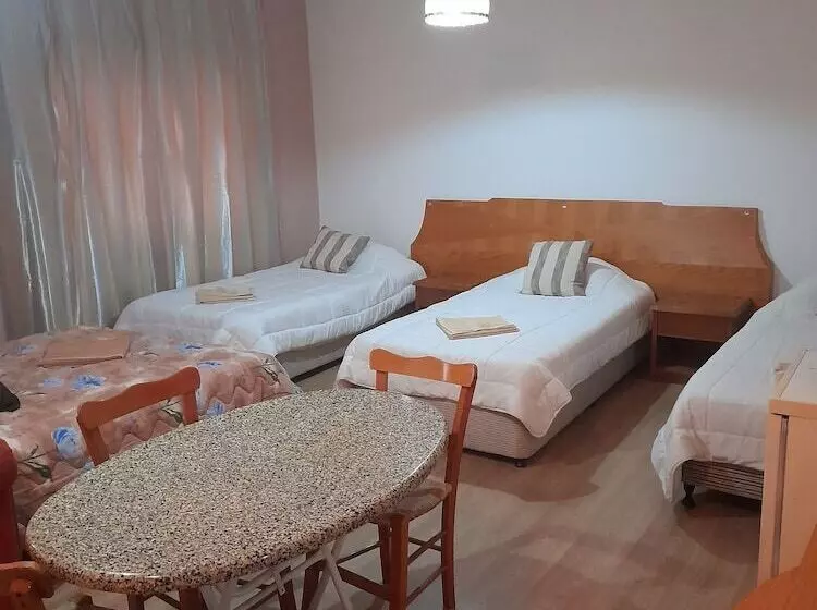 Chambre Triple Standard, Onisillos