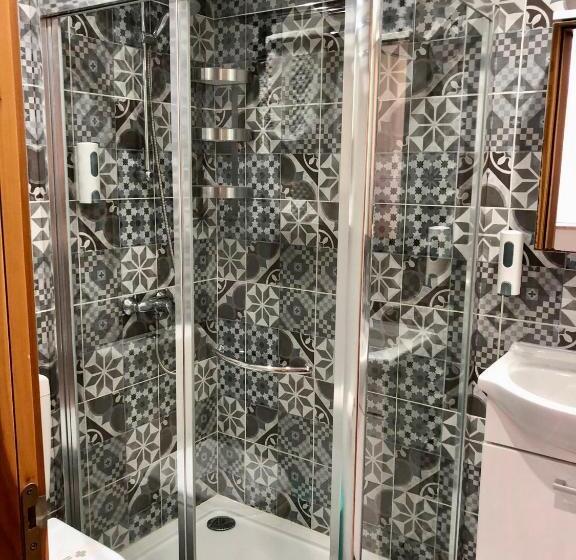 استودیوی استاندارد, Park Lane Boutique Apart