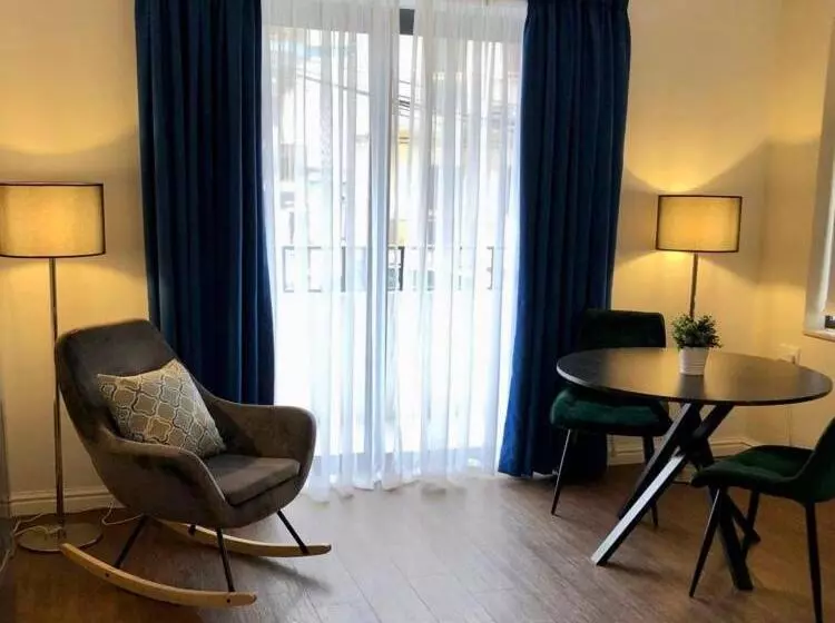 استودیوی سوپریور, Park Lane Boutique Apart