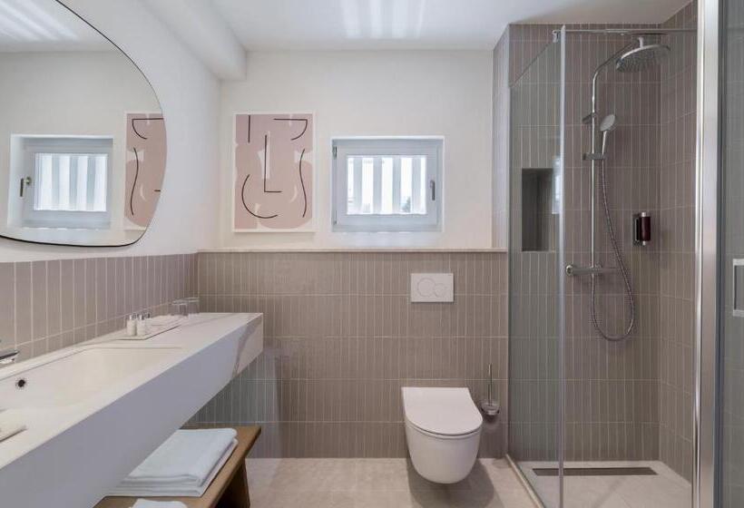 جناح جونيور مطلّ علي البحر, Heritage Hotel Kaštelet