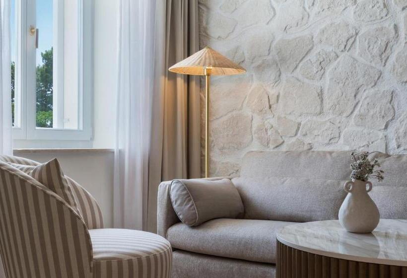 جناح جونيور مطلّ علي البحر, Heritage Hotel Kaštelet