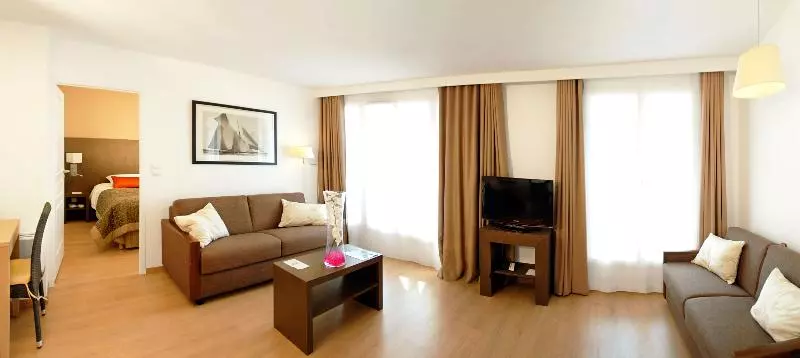 سوییت جونیور, Residhome Arcachon Plazza