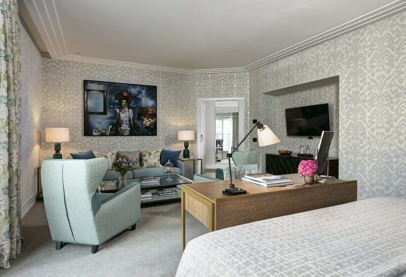 جناح جونيور, Rocco Forte The Charles