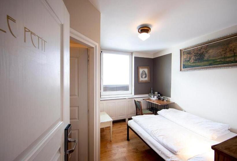 اتاق استاندارد یک نفره, Sir Toby's Hostel