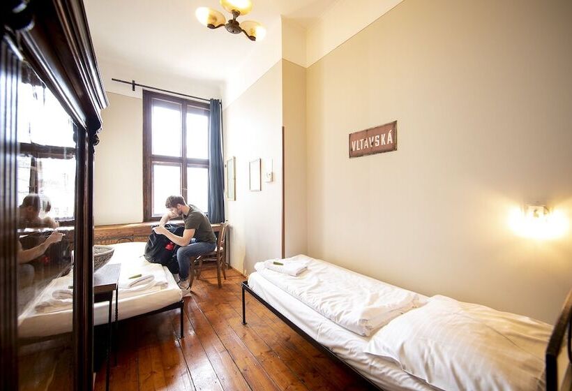 اتاق استاندارد با سرویس بهداشتی مشترک, Sir Toby's Hostel