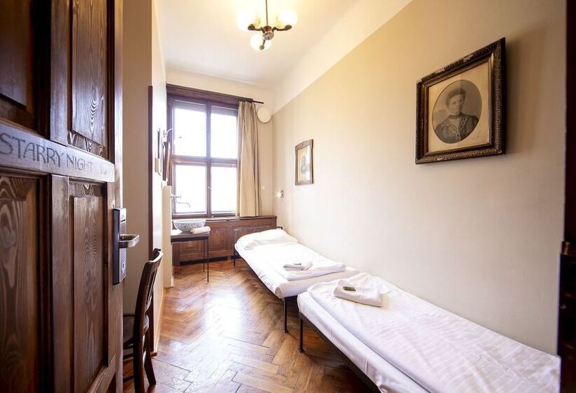 اتاق استاندارد با سرویس بهداشتی مشترک, Sir Toby's Hostel