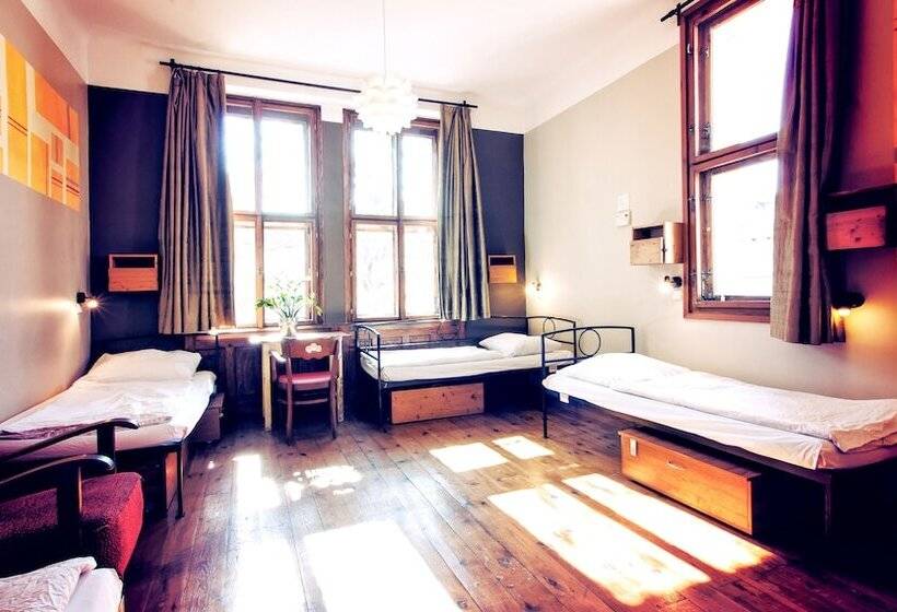 اتاق استاندارد, Sir Toby's Hostel