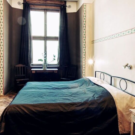 اتاق استاندارد یک نفره, Sir Toby's Hostel