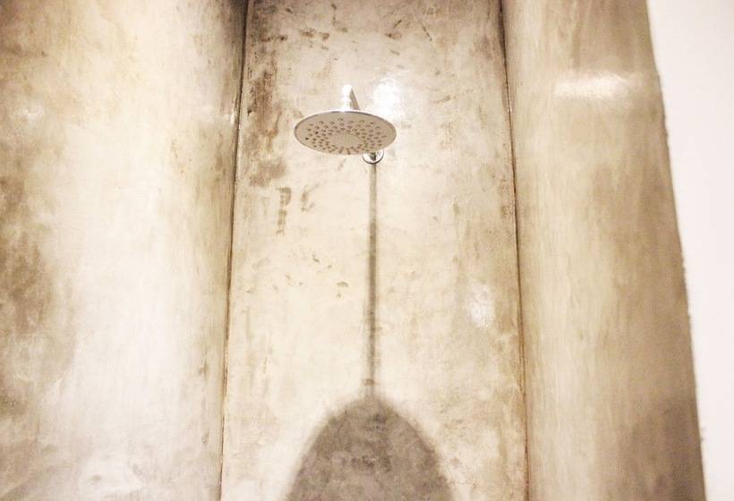 اتاق استاندارد یک نفره, Sir Toby's Hostel