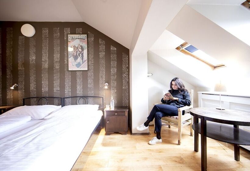 اتاق استاندارد, Sir Toby's Hostel