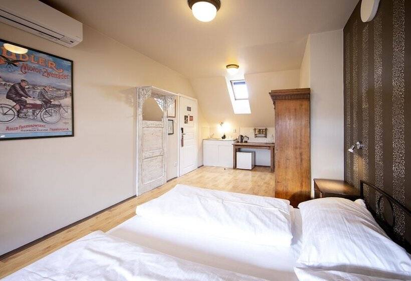 اتاق استاندارد, Sir Toby's Hostel